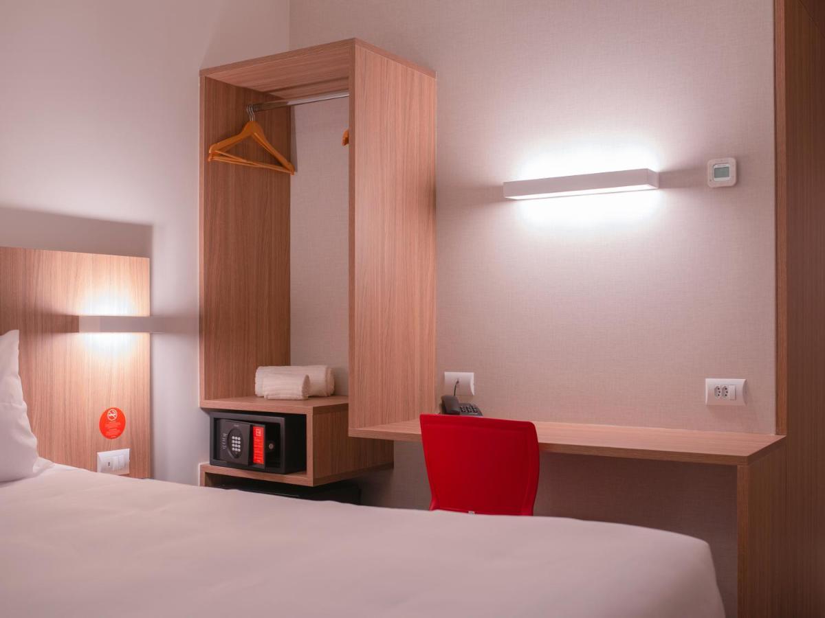 Standard Double Room,1247084617:JPEG